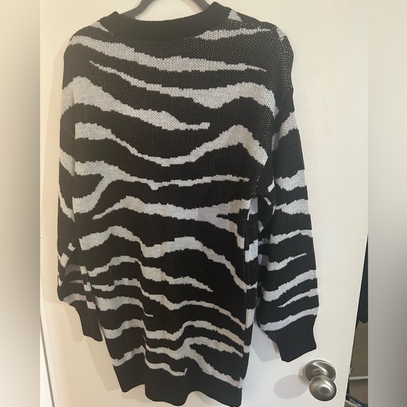 H&M Divided - Black & White Sweater Tunic/Dress - Size Extra Small - Picture 2 of 3